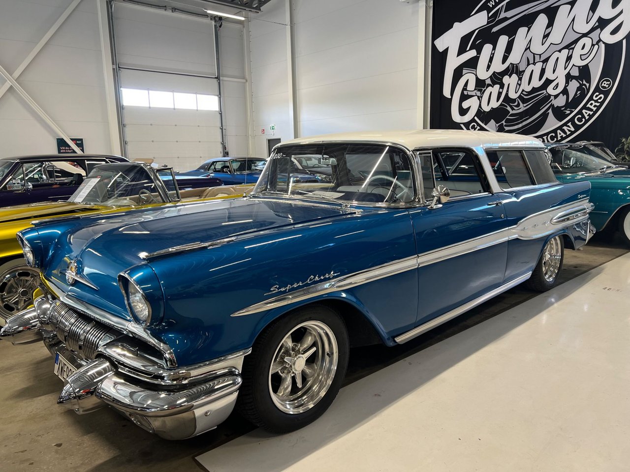 Pontiac Safari Superchief 195...