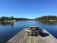 Hus med sjötomt på Svartsö i Stockholms skärgård