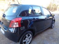 Toyota Yaris 5D 1.3 AC KYLER BRA/NYBES/NYSERV/ÅRSSK 1.020:-/