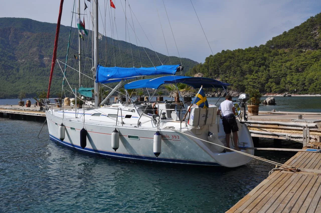 Beneteau Oceanis 393 image