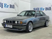 BMW 525 ix Sedan Manuell Taklucka Skinn Dragkrok Lågmil UNIK