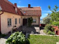 Unik villa i visby hamn innanför murarna 