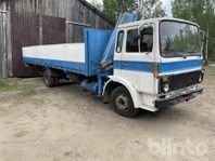 Flakbil med kran VOLVO F 609/Hiab