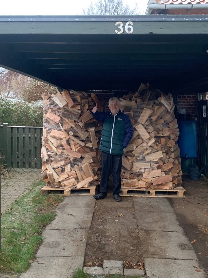 2,0 m3 Torr ved på pall inkl....