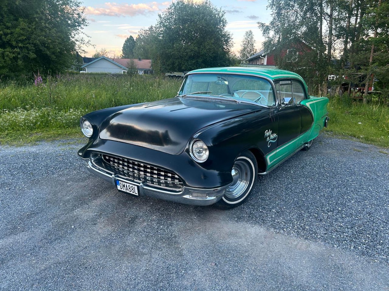Oldsmobile Ninety-Eight Holid...