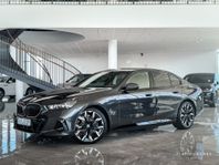 BMW 550 e xDrive M Sport PRO 490hk 2024 / LEASEBAR / Sv.såld