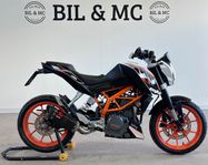 KTM 390 Duke  Akrapovic ny besiktad  låga mil a2