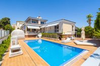 Exklusiv villa med privat pool, 350 meter från Playa de la M