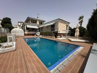 Exklusiv villa med privat pool, 350 meter från Playa de la M