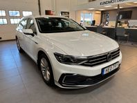 Volkswagen Passat Sportscombi GTE Drag!