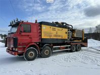 Scania R143 HL 8x2 59 med Atlas Copco XRVS466 kompressor