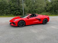 Chevrolet Corvette C8 klassiskt röd med Targa tak