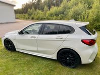 BMW 118I M-Sport/Shadowline/19"/M-Stolar/Rattvärme/Hifi