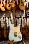 Fender Tom Delonge Stratocaster Daphne Blue