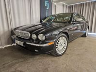 Jaguar XJ Daimler Super Eight 396hk/Farthållare/AC/Navi