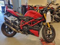 Delar från Ducati Streetfighter S - 2011. Motorpaket och mm.