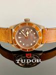 TUDOR Heritage Black Bay