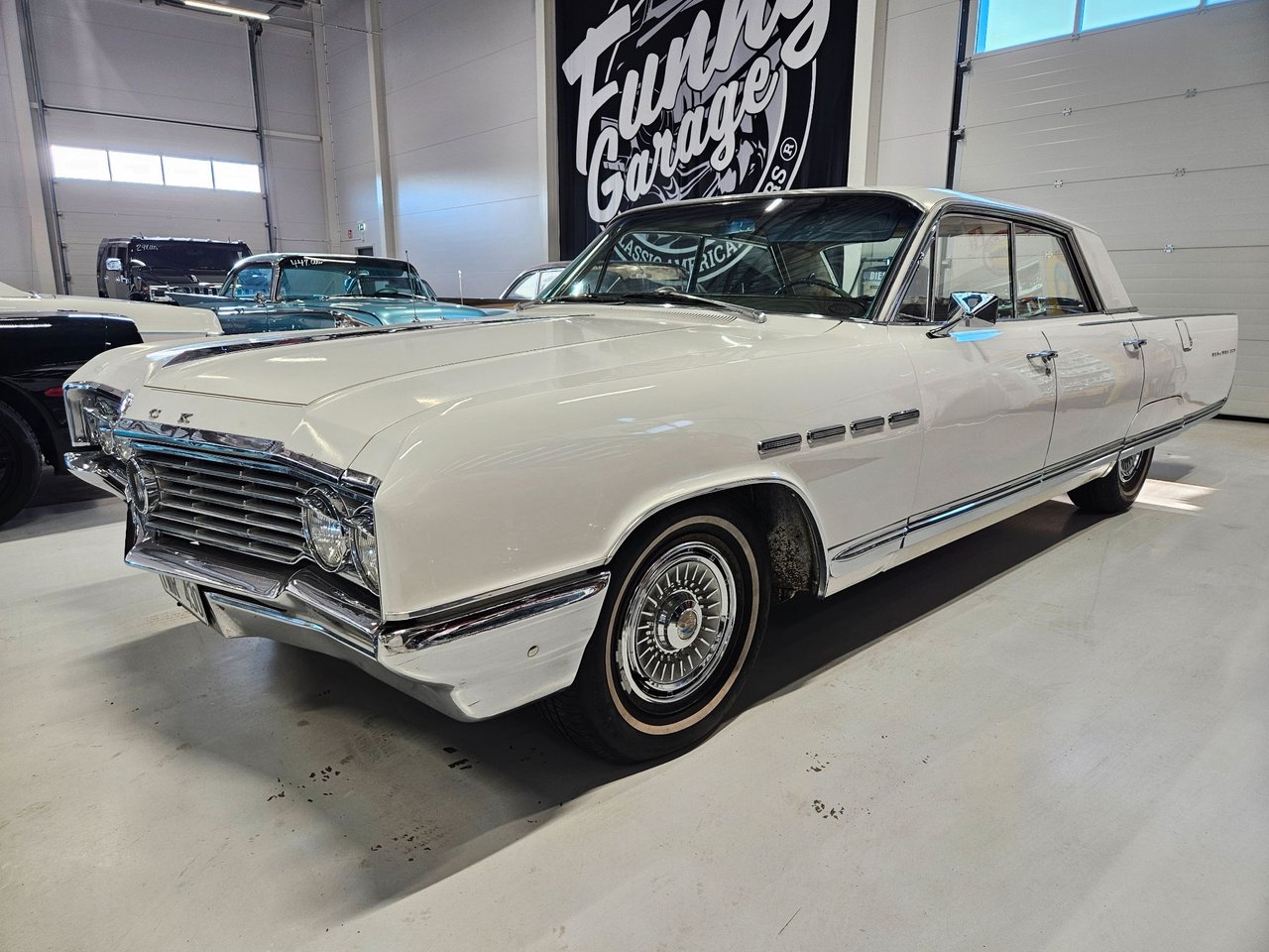 Buick Electra 225 Hardtop 6.6...