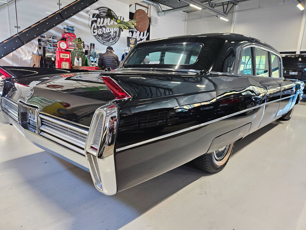 Cadillac Fleetwood Seventy-Fi...