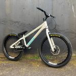 INSPIRED FOURPLAY PRO MAGURA MT4