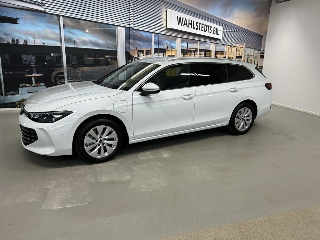 Volkswagen Passat Sportscombi eHybrid 1.5 TSI OPF DSG Sekventiell, 204hk, 2024