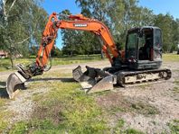 Bandgrävare Doosan DX85R med flera redskap