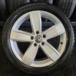 Volkswagen Golf/ Touran/Caddy/Passat/17 tum original Fälgar