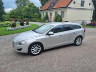 Volvo V60 D2 Summum / VOC / SKINN / DRAG / NYBES