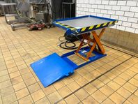 Hydrauliskt Lyftbord med ramp märke Edmo 500 kg.