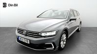 Volkswagen Passat Sportscombi GTE DSG /Värmare/Drag/Navigati