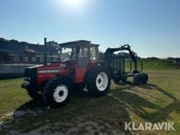 Traktor Volvo BM Valmet 705 med skogsvagn