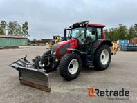 Traktor Valtra N92 plogutrustad