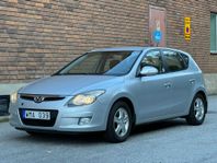 Hyundai i30 1.6 CRDi S+V-hjul Nybesiktigad