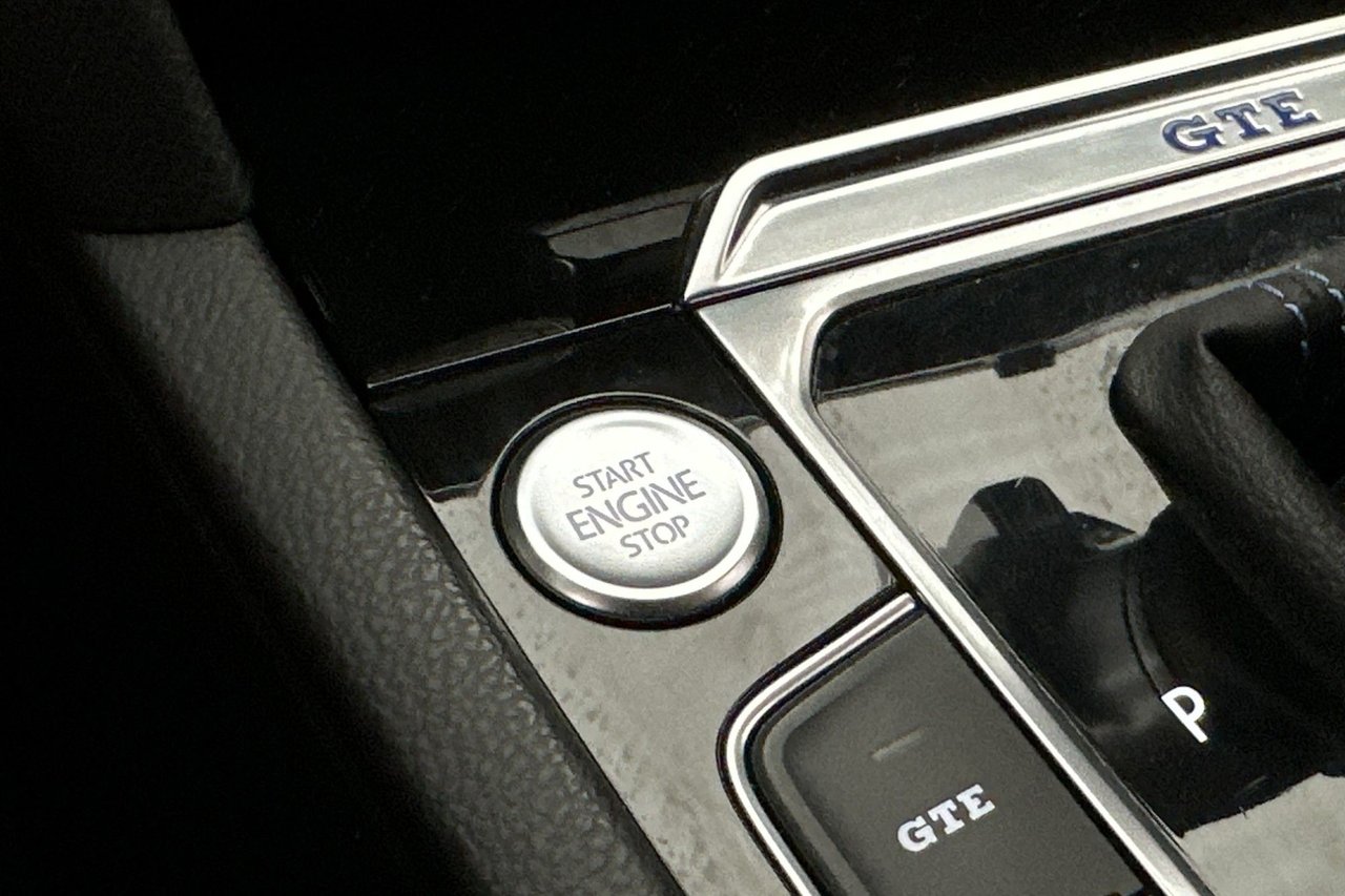 Volkswagen Passat GTE Cockpit...