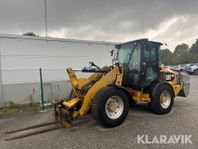 Hjullastare CAT 906H2 med flera redskap