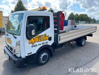 Lätt lastbil Nissan Nt400 Cabstar med kran