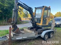 Grävmaskin Volvo EC20B med maskinsläp