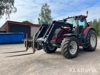 Traktor Valtra N154 med lastare