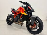 KTM 1290 SUPER DUKE R TECH PACK / DOMINATOR