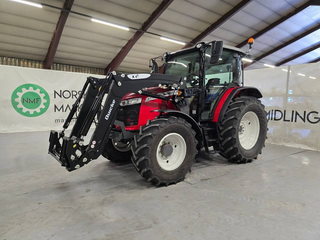 Massey Ferguson 5710M Dyna 4