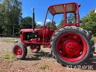 Traktor BM Volvo T 320 med lastare och skopor