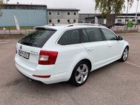 Skoda Octavia Kombi 150hk Premium Canton Värm Kamera Drag