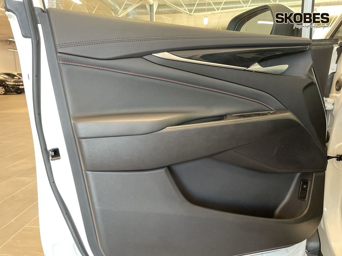 Maxus Euniq 5 70 kWh, 177hp, 2022