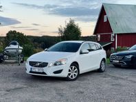 Volvo V60 D2 Powershift Momentum 1 ägare / Värmare / Nybess