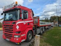 Scania R580 trailerdragare med kran och trailer