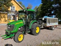 Traktor med lövupptagare John Deere 4720