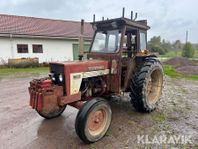 Veterantraktor McCormick 724 med pallyft