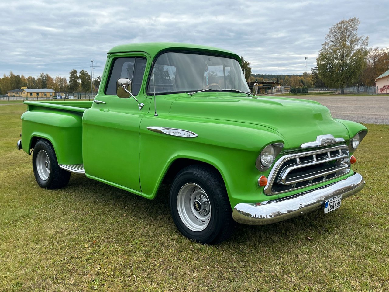 Chevrolet Apache Stepside Pickup