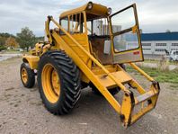 Baklastare  Volvo BM 470/H10 med många redskap