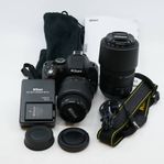 Kamera Nikon D5100 med objektiv och väska